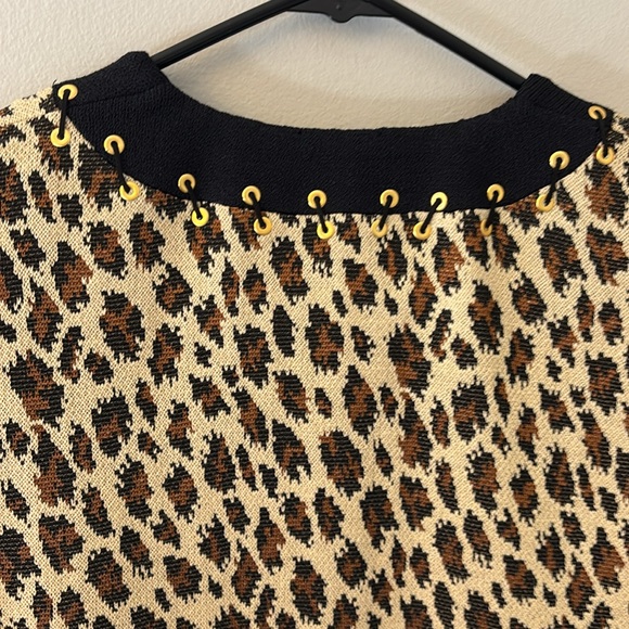 St. John Animal Print Full Zip Jacket Embellished w/Gold Grommets Sz 8 - Picture 7 of 12